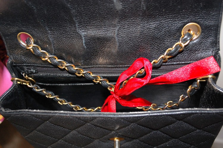 How to Shorten a Chain Strap for a Handbag 